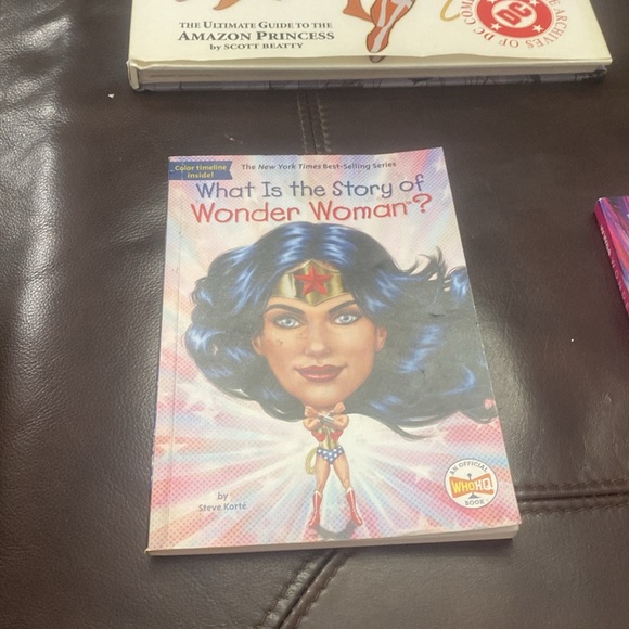 Wonder Woman Book lot - Picture 5 of 9